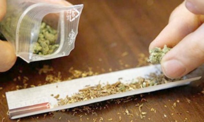 Cum se distrează tinerii în Mamaia: cu droguri şi arme